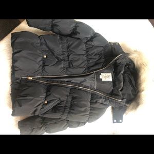 Coat . Removable faux fur trim